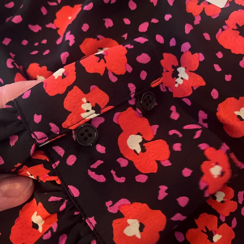 NWT Sanctuary Smocked Neck Floral Long-Sleeve Top - Blk & red Size L - Picture 3 of 3
